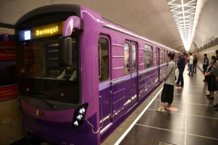 Metroda qatarda NASAZLIQ yarandı