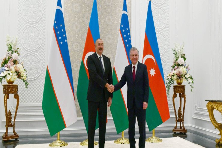 Azərbaycan və Özbəkistan prezidentləri görüşdü Azərbaycan və Özbəkistan prezidentləri görüşdü
