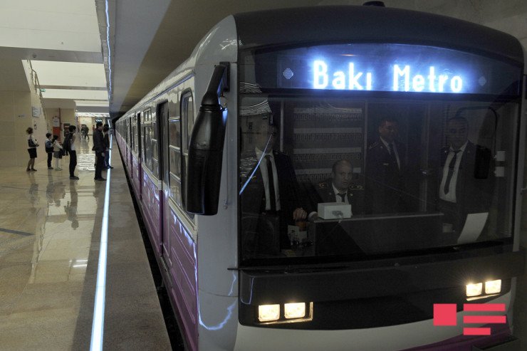 Metroda problem yarandı, qatarlar GECİKDİ Metroda problem yarandı, qatarlar GECİKDİ