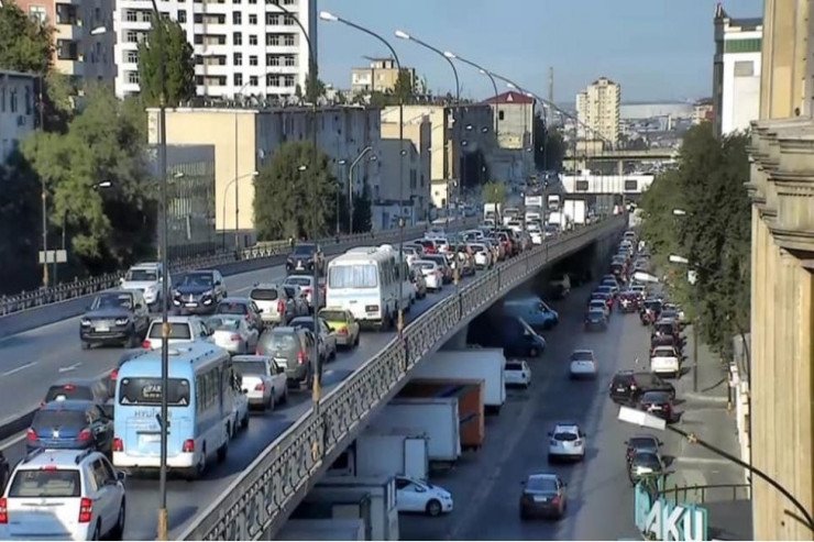 Bakıda əksər yollarda tıxac var - SİYAHI