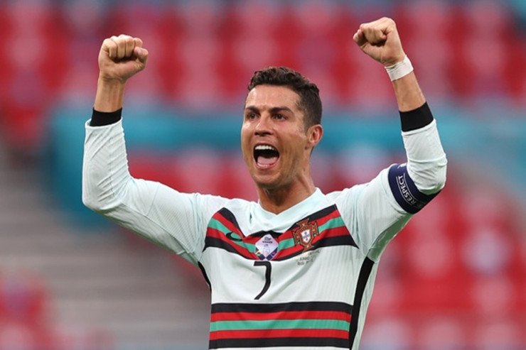 Ronaldo Avro-2024-də oynamaq istəyir Ronaldo Avro-2024-də oynamaq istəyir