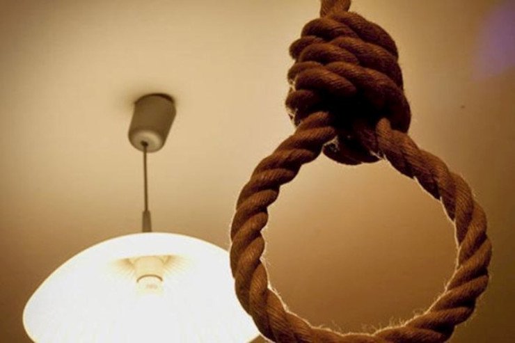 Bakıda anasını itirən oğlan ÖZÜNÜ ASDI Bakıda anasını itirən oğlan ÖZÜNÜ ASDI