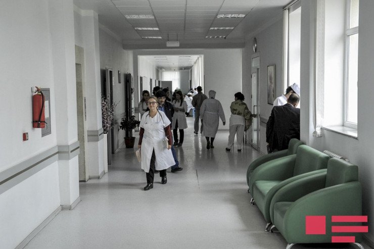 Gəncədə sərxoş kişi qollarını kəsdi Gəncədə sərxoş kişi qollarını kəsdi