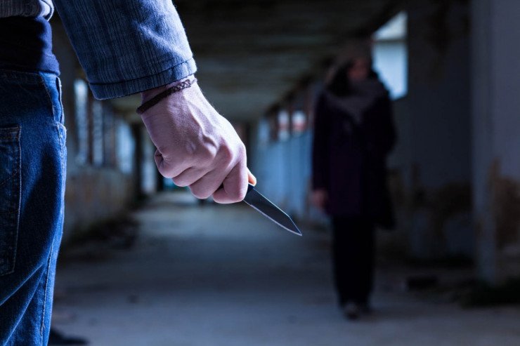Sabirbadda kişi arvadını bıçaqladı