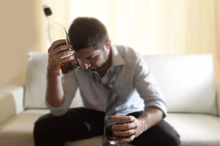 Alkoqoliklərin yaxınları intihara daha meylli olur