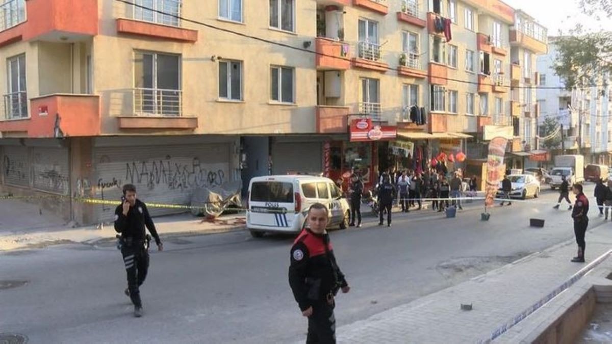 Qohumlar torpaq üstündə bir-birinə güllə atdı, ölən var