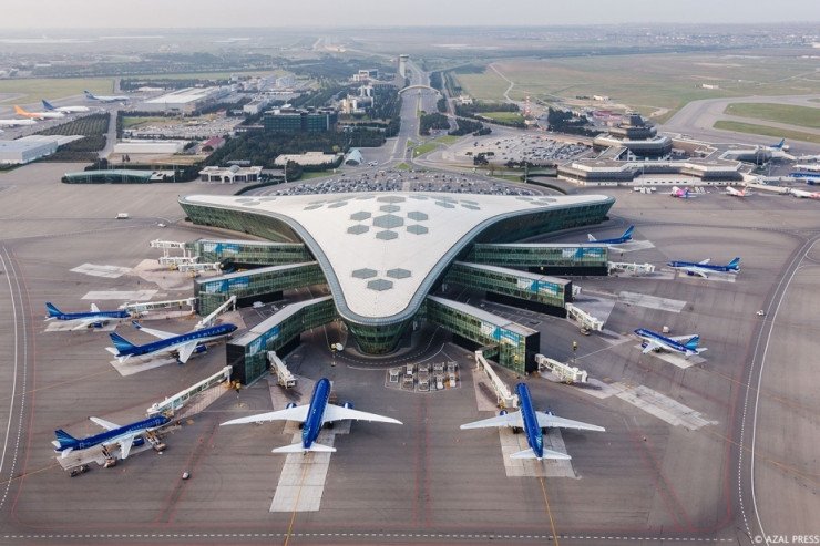 Bakı aeroportunda silahlı şəxs saxlanıldı