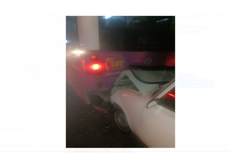 Minik avtomobili avtobusla toqquşdu
