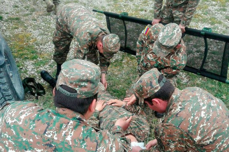 13 hərbçinin meyiti Ermənistana verildi