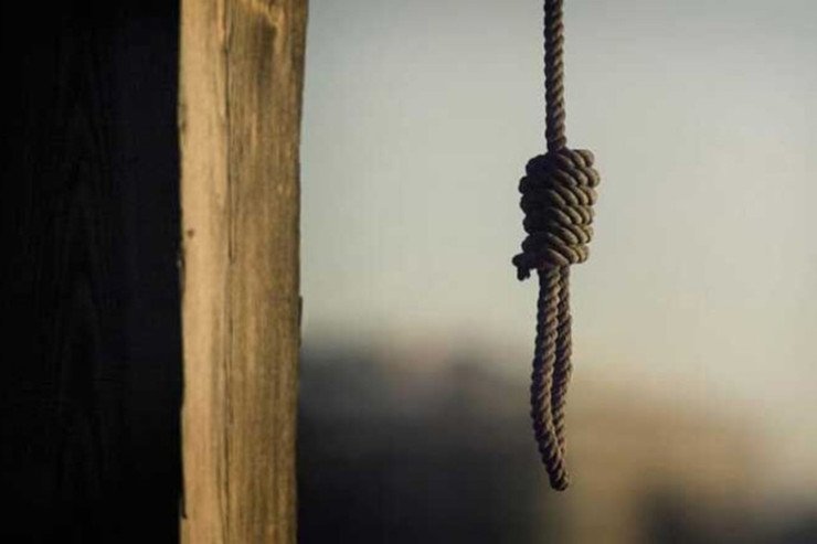 Azərbaycanda 33 yaşlı qadın özünü öldürdü Azərbaycanda 33 yaşlı qadın özünü öldürdü