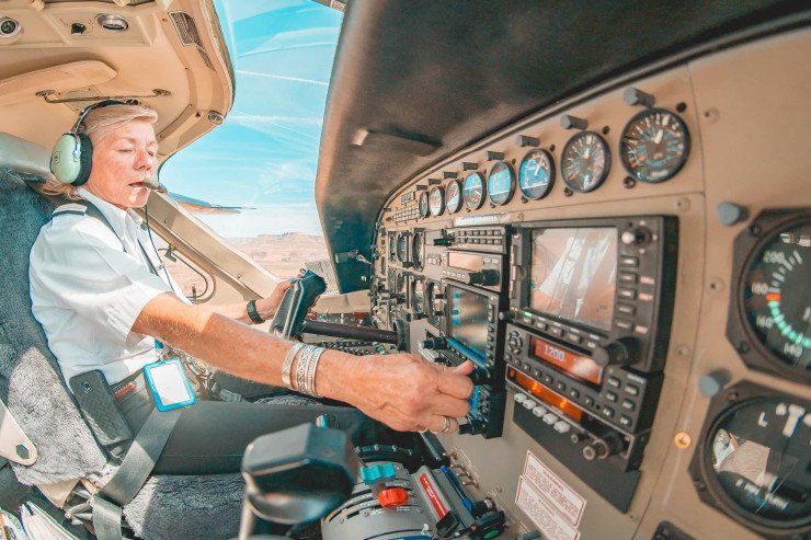Pilot xroniki xəstəliyə görə sərnişini TƏYYARƏDƏN QOVDU