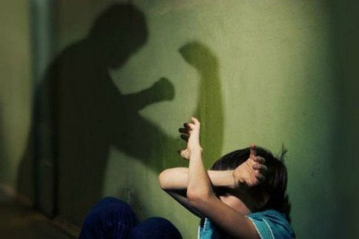 Bakıda məktəbdə DAVA: 10 yaşlı şagirdi döydülər Bakıda məktəbdə DAVA: 10 yaşlı şagirdi döydülər
