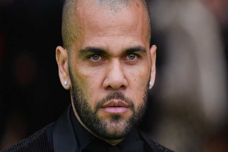 Ən titullu futbolçu Dani Alves cinsi təcavüzdə ittiham olunur