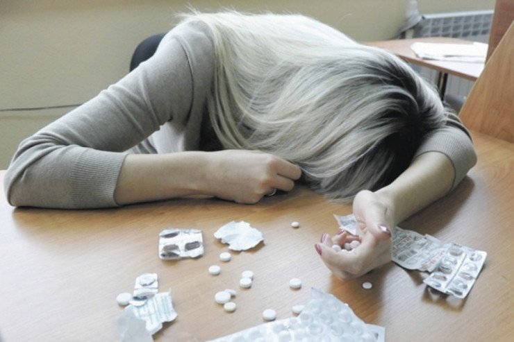18 yaşlı qızı dərmandan zəhərləndi