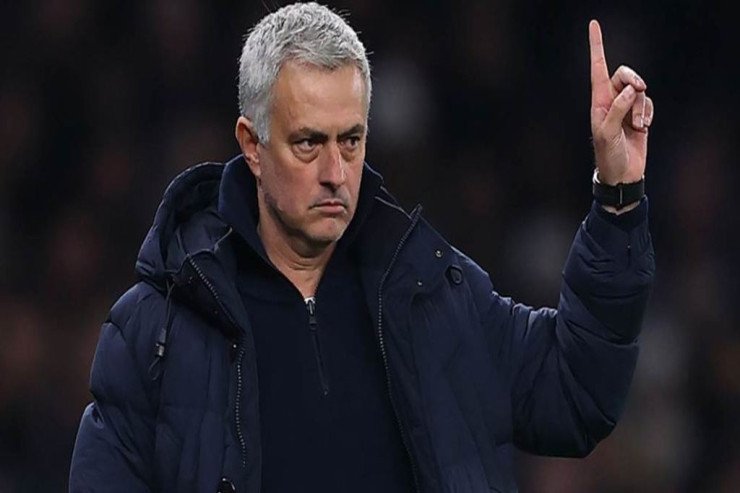 Mourinyo bu millinin baş məşqçisi olacaq? Mourinyo bu millinin baş məşqçisi olacaq?