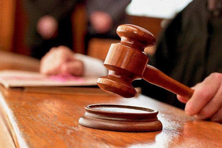Tanınmış aktyoru təqib edənə hökm oxundu Tanınmış aktyoru təqib edənə hökm oxundu