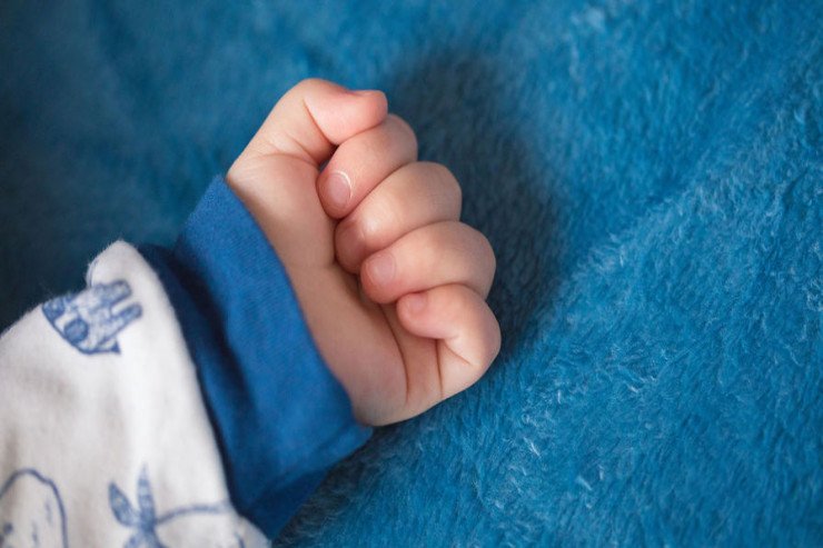 Ana yeni doğduğu körpəsini satdı Ana yeni doğduğu körpəsini satdı