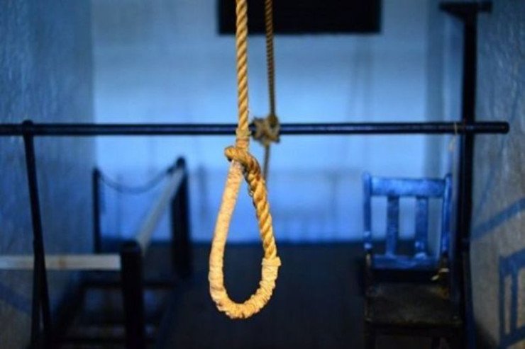 Azərbaycanda 38 yaşlı kişi özünü asdı Azərbaycanda 38 yaşlı kişi özünü asdı