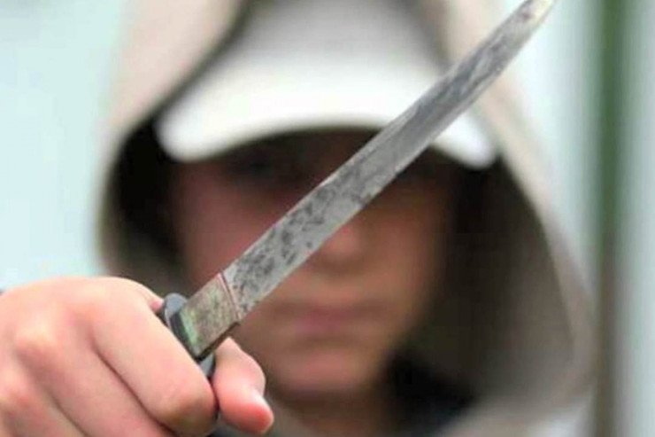 14 yaşlı şağird dərsdə sinif yoldaşını bıçaqladı 14 yaşlı şağird dərsdə sinif yoldaşını bıçaqladı