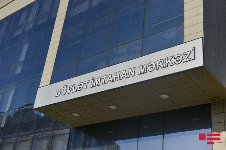 Bu imtahan iştirakçısı mobil telefonla tutuldu, qovuldu