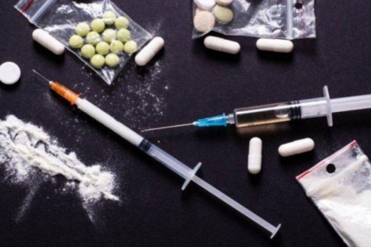 Evdən külli miqdarda narkotik tapıldı Evdən külli miqdarda narkotik tapıldı