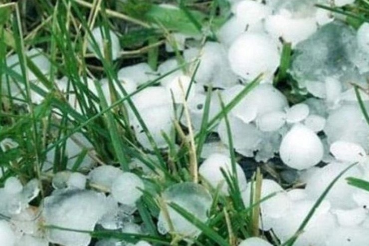 Daşkəsənə DOLU yağdı: Evlərə ziyan vurdu