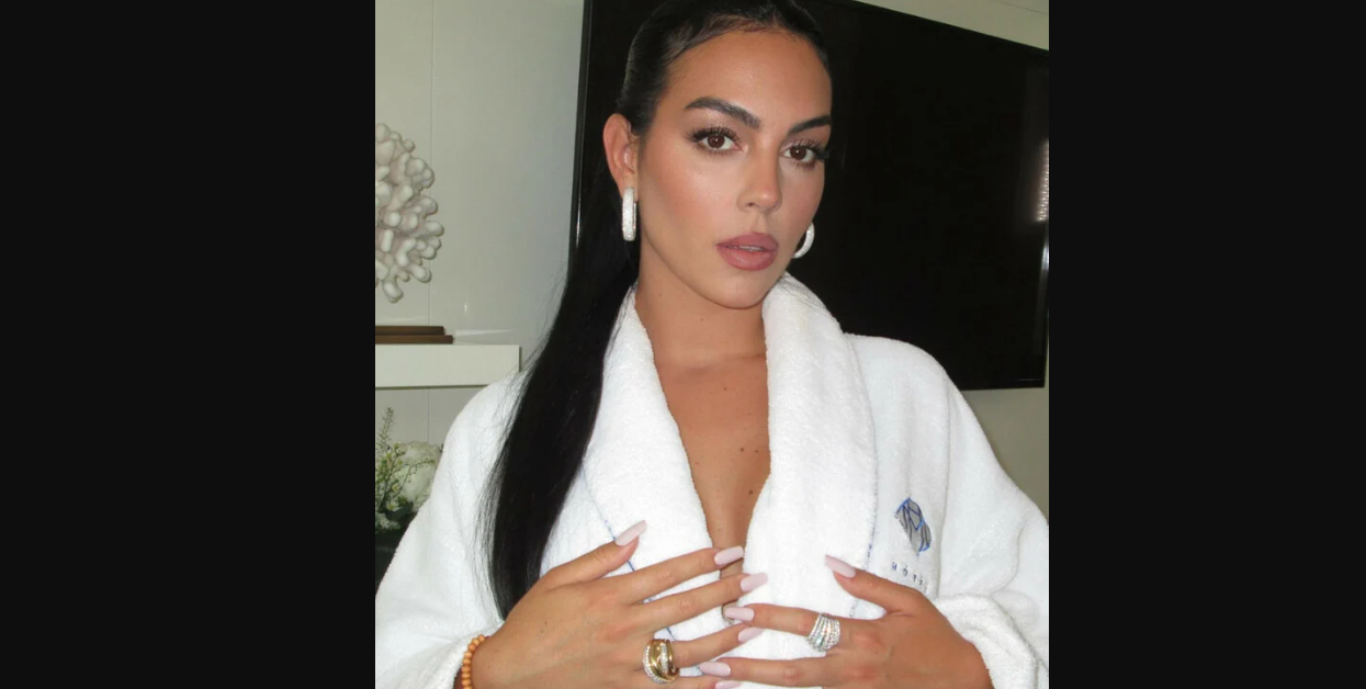 Ronaldonun sevgilisi bu fotosunu paylaşdı Ronaldonun sevgilisi bu fotosunu paylaşdı