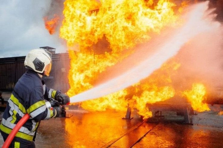 Xırdalanda binanın qarajında YANĞIN: 2 nəfər zəhərləndi Xırdalanda binanın qarajında YANĞIN: 2 nəfər zəhərləndi
