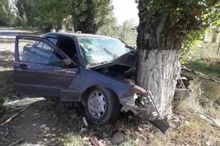 Tərtərdə maşın ağaca çırpıldı, SƏRİNİŞİNLƏR ÖLDÜ