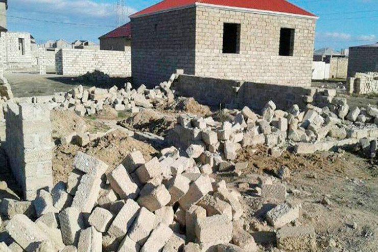 Ev tikənlərdən rüşvət alan məmurdan YENİ XƏBƏR