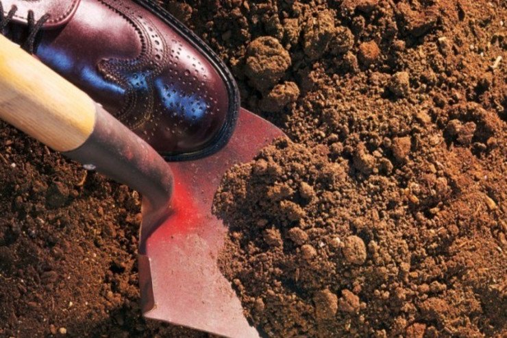 Keçmiş məhkumun torpağa basdırdığı silah götürüldü