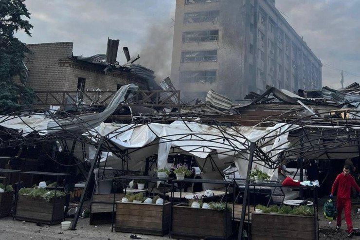 Rusiya bu şəhəri raketlə vurdu: Ölənlər var