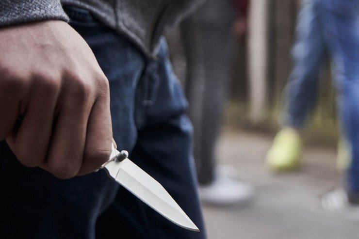 Bakıda 14 yaşlı yeniyetmə BIÇAQLANDI