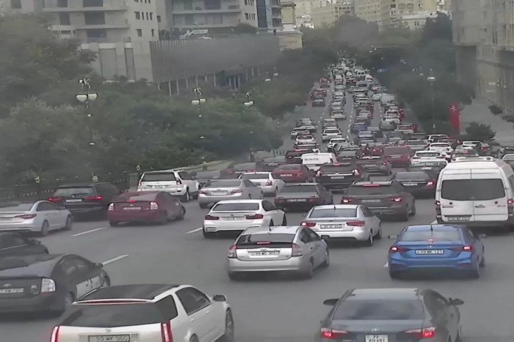 Bakıda sıxlıq müşahidə edilən yollar - SİYAHI Bakıda sıxlıq müşahidə edilən yollar - SİYAHI