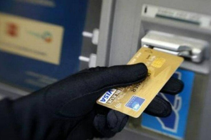Sumqayıtda qadının bankdakı pulu oğurlandı