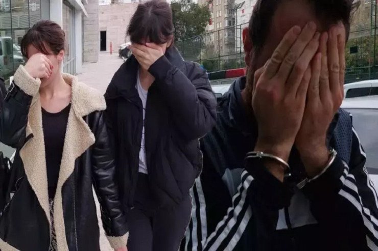 Sevgilisinə ad günü hədiyyəsi kimi alt paltarı vermək istədi
