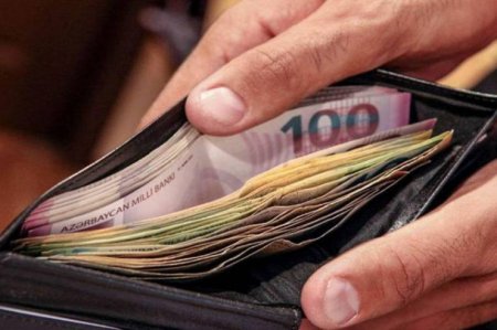 Bakıda içərisində 3 min manat olan pulqabı oğurlandı Bakıda içərisində 3 min manat olan pulqabı oğurlandı