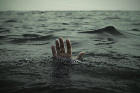 Özünü Kürə atan kişi peşman olub görün nə etdi? Özünü Kürə atan kişi peşman olub görün nə etdi?