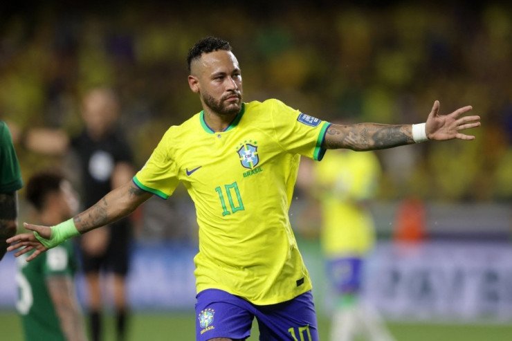 Neymar əməliyyat olundu: Meydana nə vaxt qayıdacaq?