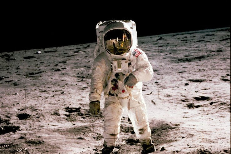 Aya uçan ilk astronavtların komandiri vəfat etdi Aya uçan ilk astronavtların komandiri vəfat etdi