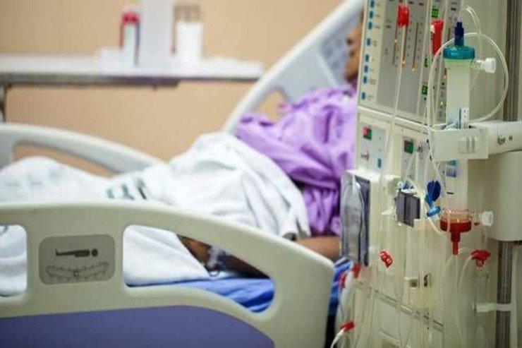 Ana bir zarafatı ilə qızını güldürüb komadan ayıltdı Ana bir zarafatı ilə qızını güldürüb komadan ayıltdı