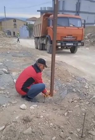 Səbailin icra başçısı Vüqar Zeynalovun “qoçu dəstəsi” də, 5 nəfər doğma-yaxını Qarabağ uğrunda gedən savaşlarda şəhid olan imkansız qadının evini başına uçurdu — BİABIRÇI ÖZBAŞINALIQ