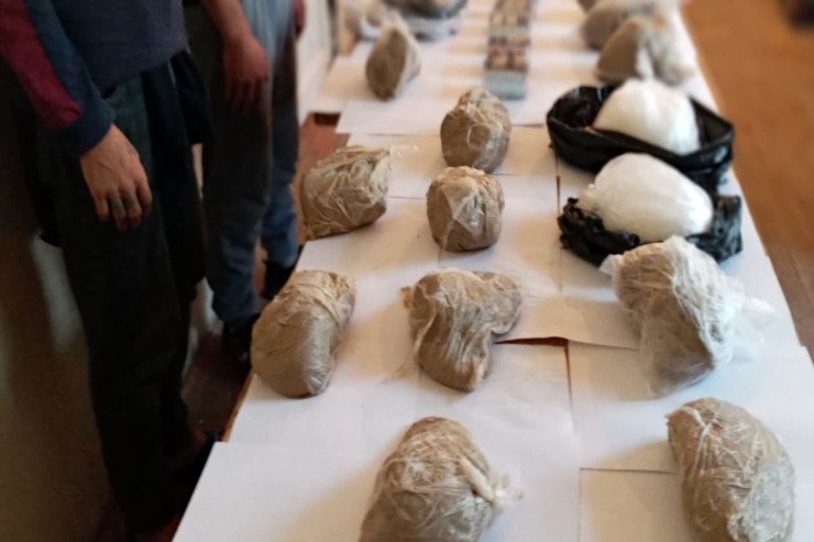 Hadisə ilə bağlı iki cinayət işi başlanıb. Şübhəli polis tərəfindən axtarılır. Hadisə ilə bağlı iki cinayət işi başlanıb. Şübhəli polis tərəfindən axtarılır.