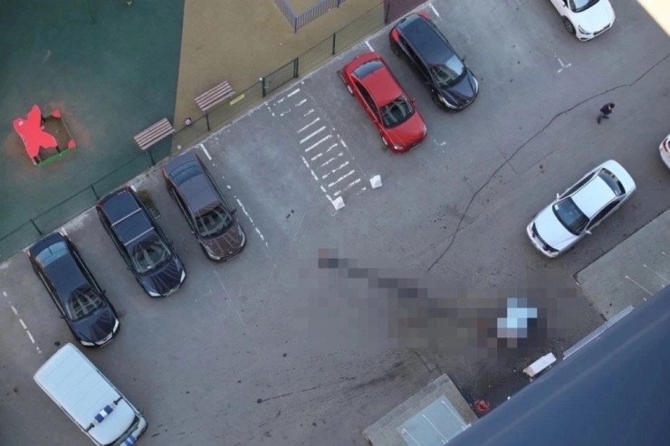 Polis keçmiş arvadını pəncərədən atıb intihar etdi
