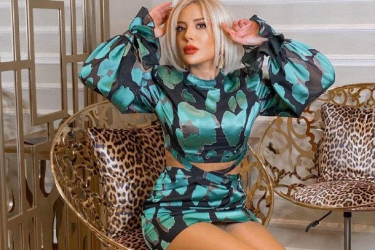 Səidə hamıdan gizlətdiyi ərinə “dədə” deyir? Səidə hamıdan gizlətdiyi ərinə “dədə” deyir?