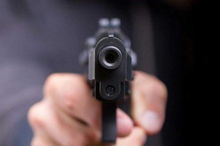 Məktəb yaxınlıqdakı dayancaqdan atəş açdı, 4 şagird... Məktəb yaxınlıqdakı dayancaqdan atəş açdı, 4 şagird...