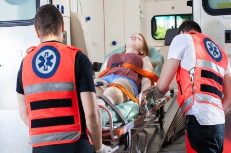 Gec gələn ambulansın feldşeri döyüldü Gec gələn ambulansın feldşeri döyüldü