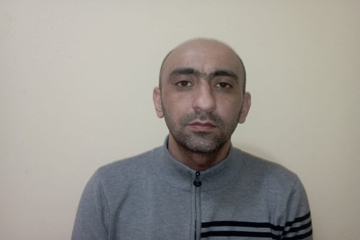 Narkokuryerdən 4 kiloqram narkotik vasitə aşkarlanıb Narkokuryerdən 4 kiloqram narkotik vasitə aşkarlanıb