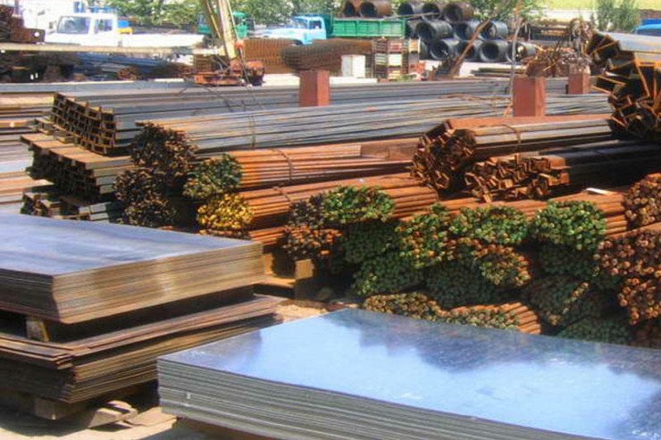 Həyətdən 8 minlik tikinti materialı oğurlandı