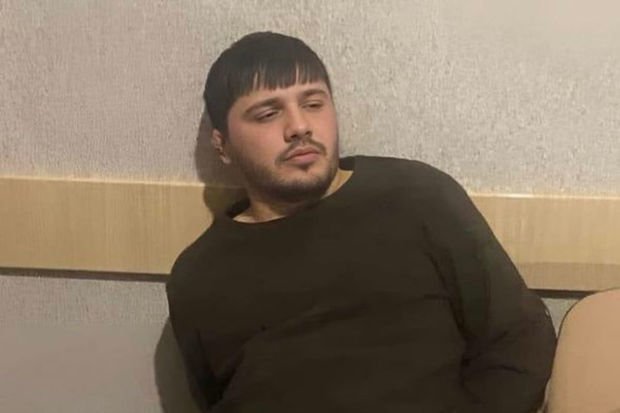 Ailəsinin beş üzvünü öldürməkdə təqsirləndirilən Əhməd Əhmədov psixiatriya xəstəxanasına yerləşdirildi Ailəsinin beş üzvünü öldürməkdə təqsirləndirilən Əhməd Əhmədov psixiatriya xəstəxanasına yerləşdirildi
